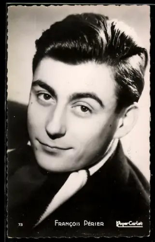 AK Schauspieler Francois Pèrier auffordernd in die Kamera blickend