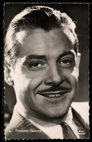 AK Schauspieler Fernand Gravey mit charmantem Blick