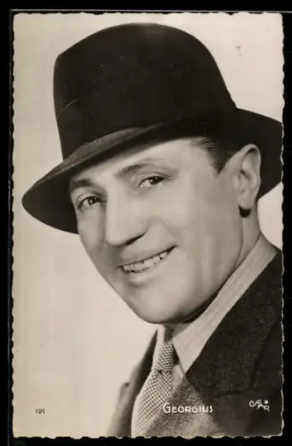AK Schauspieler Georgius mit einem Hut