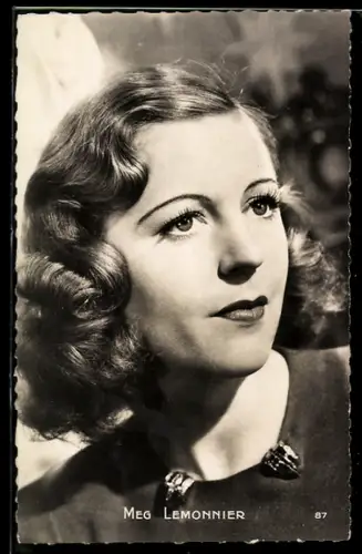 AK Schauspielerin Meg Lemonnier blickt zur Seite