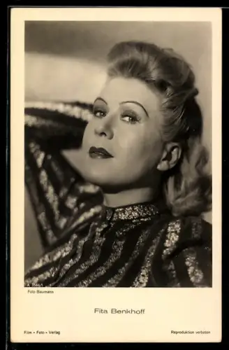 AK Schauspielerin Fita Benkhoff im Kleid posierend
