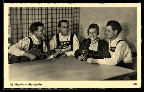 AK Die Pfrontener Alpenjodler, Portrait mit Gitarre