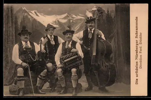AK Die urfidelen Nürnberger Schrammeln, Gruppenbild vor Alpenkulisse