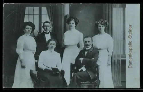 AK Damenkapelle Steiner in weissen Kleidern