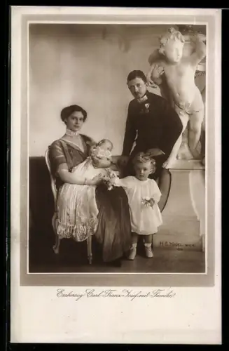 AK Erzherzog Karl Franz Josef von Österreich in Uniform mit seiner Familie