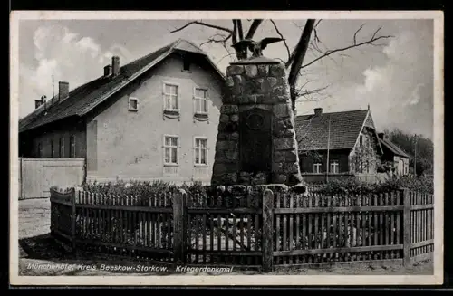 AK Münchehofe / Königs Wusterhausen, Blick auf das Kriegerdenkmal