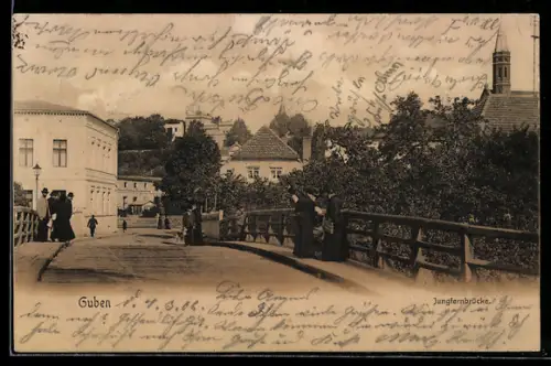 AK Guben, Jungfernbrücke mit Buchdruckerei H. Scholz u. Turmgebäude