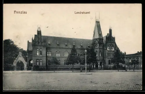 AK Prenzlau, Landratsamt, Panorama mit steinerem Portal