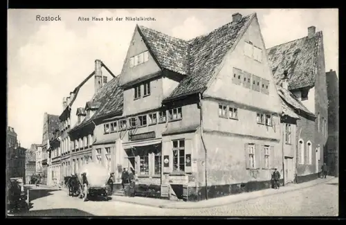 AK Rostock, Strasseneck am alten Haus bei der Nikolaikirche