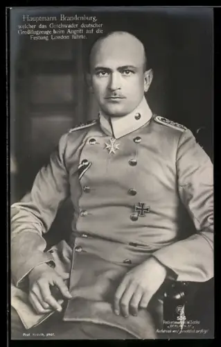 Foto-AK Sanke Nr.: 536, Jasta-Flugzeug Pilot Hauptmann Brandenburg in Uniform mit Orden Pourl le Merite