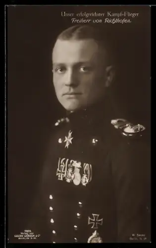 Foto-AK Sanke Nr. 37: Kampfflieger Frhr. von Richthofen in Gala-Uniform mit Orden