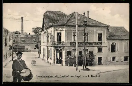 AK Rixheim, Gemeindeplatz mit Gasthof zum Engel, Inh. L. Barthel, Aussenansicht