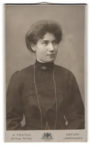 Fotografie K. Festge, Erfurt, Anger 51, Portrait der Frau Frieda M.