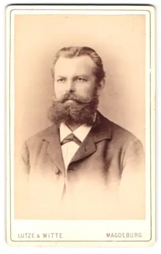 Fotografie Lutze & Witte, Magdeburg, Breite Weg 140, Porträt des Herrn Carl Freytag
