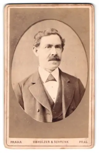 Fotografie Obholzer & Schrenk, Prag, skolni ulice 36, Porträt des Herrn Julius Kern
