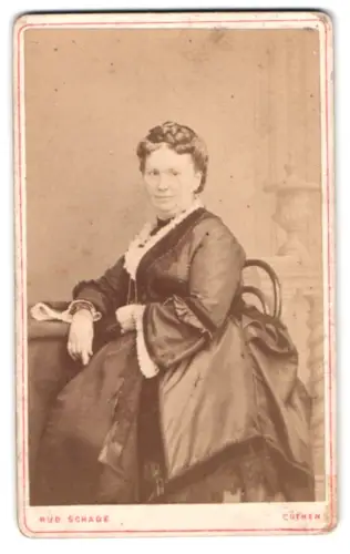 Fotografie Rud. Schade, Cöthen, Promenade 8, Porträt der Frau Heloise Lebert aus Köthen