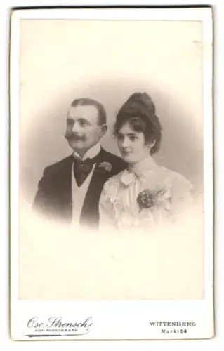 Fotografie Oskar Strensch, Wittenberg, Markt 14, Porträt d. Herrn Gustav Hauffe u. seiner Frau Magdalene geb. Rupp, 1904
