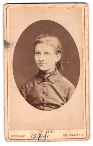 Fotografie E. Hahn, Breslau, Lessingstr. 7, Porträt des Mädchens Adele Feder im Alter von 15 Jahre, verh. Strusitzka