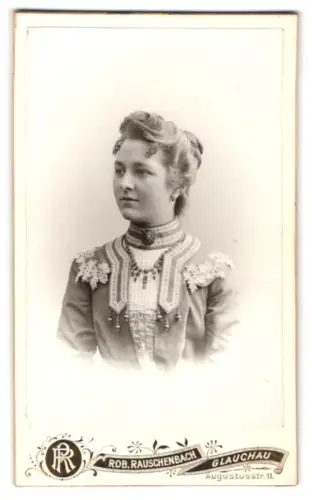 Fotografie Rob. Rauschenbach, Glauchau, Augustusstr. 11, Porträt der Frau J. Helena, 1904