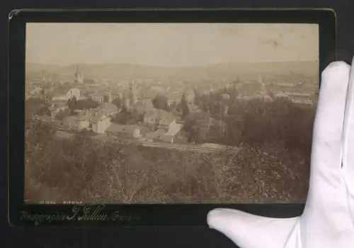 Fotografie J. Julien, Genève, Ansicht Biel / Bienne, Ortsansicht mit Kirchturm und Hügeln im Hintergrund, 17 x 26cm
