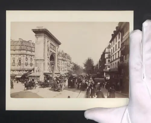 Fotografie Ansicht Paris, Porte Saint Denis, Belebte Strassenpartie mit Pferdebahnen
