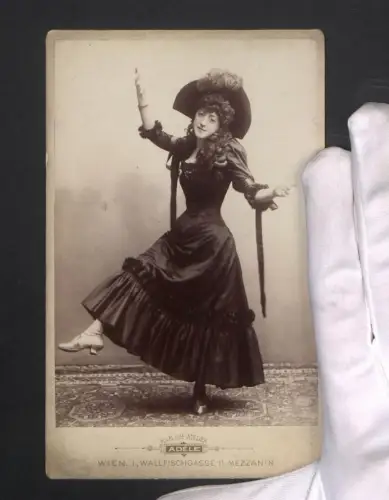 Fotografie Adele, Wien, Wallfischgasse 11, Schauspielerin Lizzie Auberg in Carmen