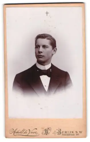 Fotografie Achill de Veer, Berlin, Friedrichstrasse 247, W. Amor im Portrait