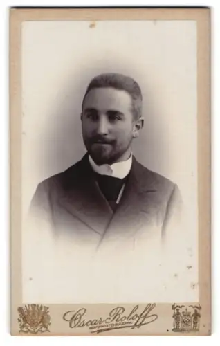 Fotografie Oscar Roloff, Berlin, Jerusalemer-Str. 39, Porträt von Herr Rathel mit Schnurrbart