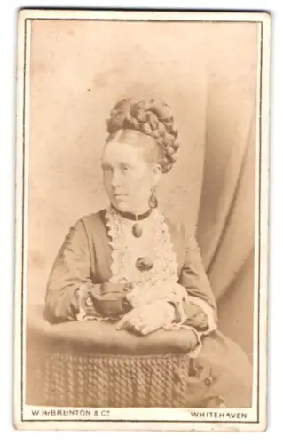 Fotografie W.H. Brunton & Co, Whitehaven, Porträt von Frau Belprit