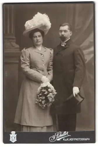 Fotografie Friedrich Schiller, Wien, Mariahilferstrasse 107, Viki und Rudolf mit Blumenstrauss
