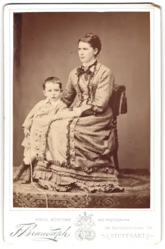 Fotografie F. Brandseph, Stuttgart, Marienstrasse 36, Grossmutter Glatz mit Erwin