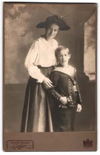 Fotografie A. Kaldori, Linz, Tante Bertha mit kleinem Jungen im Jahr 1918