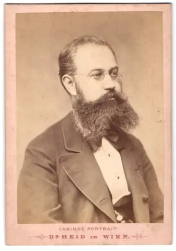 Fotografie Dr. Heid, Wien, Hauptstrasse 33, Porträt von Franz Seitenberg