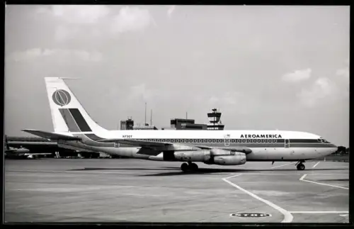 Fotografie Flughafen Berlin-Tegel, Flugzeug Boeing 707, Aeroamerica N730T