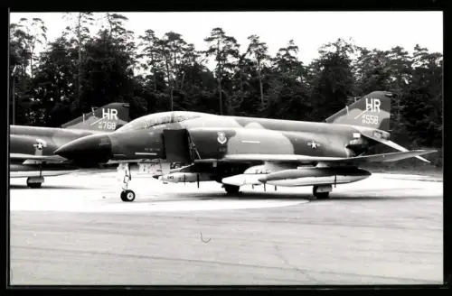 Fotografie Flugzeug Douglas F-4 Phantom, Kampfjet USAF 66558 mit Bewaffnung