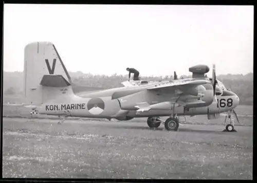 Fotografie Flugzeug Hochdecker der Kon. Marine 168 mit Bewaffnung