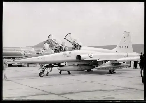 Fotografie Flugzeug Northrop F-5B Freedom Fighter, Kennung 97135