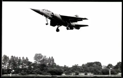 Fotografie Flugzeug Mirage, Düsenjäger mit Kennung 30-MB
