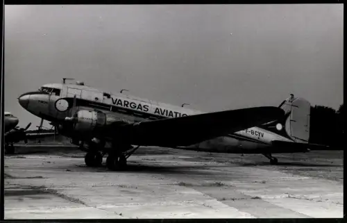 Fotografie Flugzeug Douglas DC-3, Vargas Aviation F-BCYV