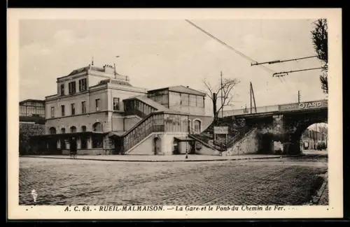 AK Rueil-Malmaison, La Gare et le Pont du Chemin Fer, Bahnhof