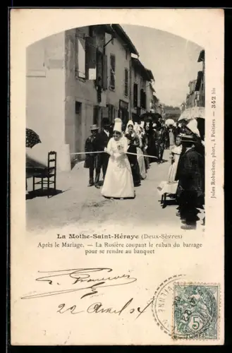 AK La Mothe-Saint-Héraye /Deux-Sèvres, Après le Mariage, La Rosière coupant le ruban du barrage