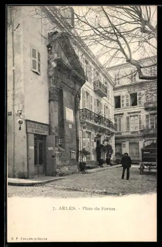 AK Arles, Place du Forum