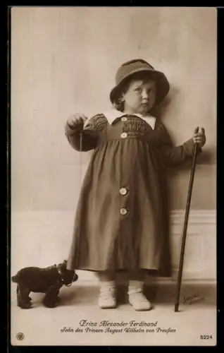 AK Prinz Alexander Ferdinand von Preussen mit Spielzeugbären und Stock