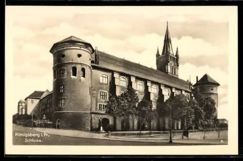 AK Königsberg i. Pr., Strassenpartie vor dem Schloss