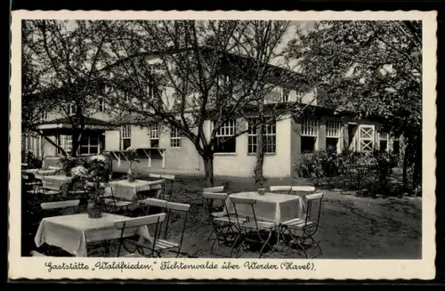 AK Fichtenwalde, Gaststätte Waldfrieden, Bes. Emil Palm, Aussenbereich für Gäste