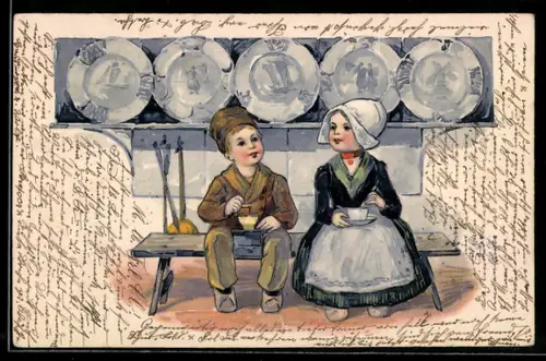 AK niederländisches Kinderpaar sitzt auf einer Küchenbank