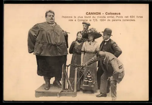 AK Übergewichtiger mann wird von Schaulustigen gewogen