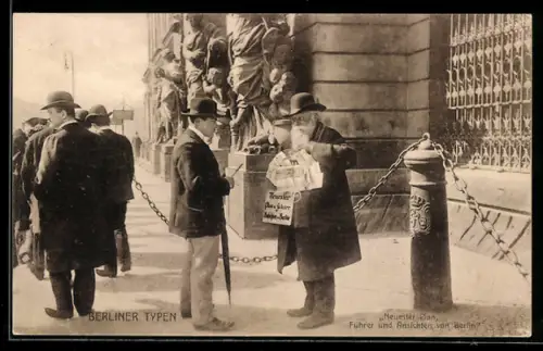 AK Berlin, Berliner Typen, Herr mit Hut verkauft Ansichtskarten und den neuesten Plan von Berlin