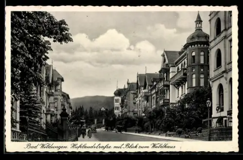 AK Bad Wildungen, Hufelandstrasse mit Blick zum Waldhaus