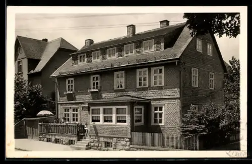 Foto-AK Willingen /Waldeck, Hotel-Pension Göbel in der Aussenansicht mit Garten